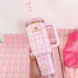 Stanley x LoveShackFancy Quencher | 40 oz 🎀 Blooming Heirloom